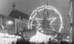 1954: Aangeboden door Stichting Kermis Cultuur 1954, Kermis, Tilburg