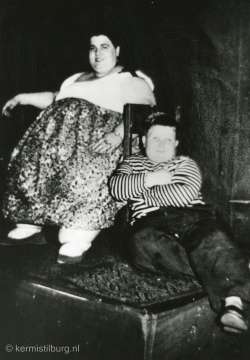 1959: fotograaf H.Janssens 1959, Kermis, Tilburg