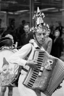 1959: fotograaf H.Janssens 1959, Kermis, Tilburg