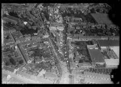 Bron: Collectie Nederlands Instituut voor Militaire Historie - 1923 is een geschat jaartal, de heer Brenner komt met de achtbaan op meerdere gunninglijsten voor in die tijd. 1923, Kermis, Tilburg, Tilburgse kermis