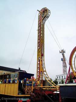 2004, Tilburg, Tilburgse kermis, bouwen, draaien